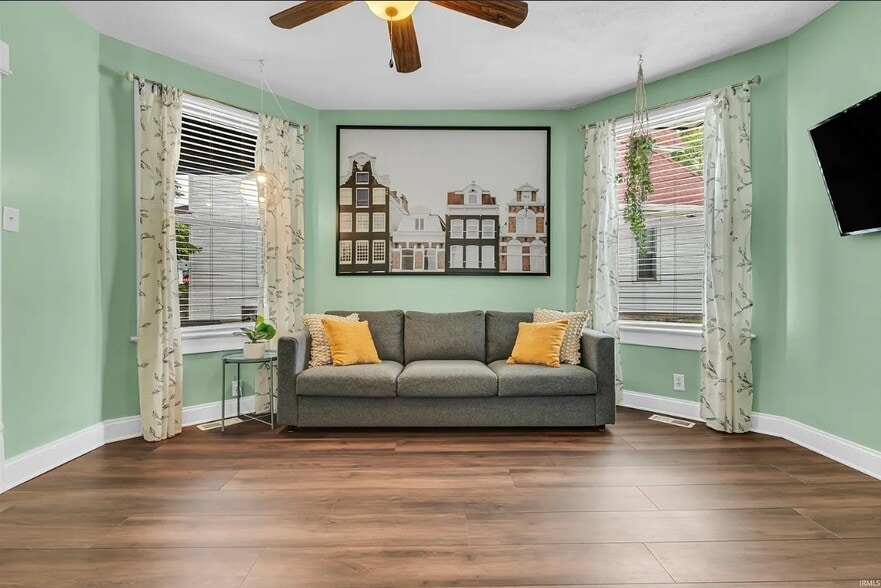 Living space - 1941 Echo St