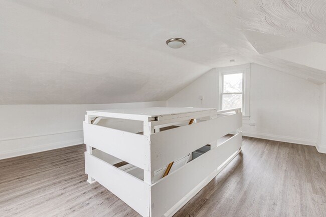 Building Photo - 440 Hays Ave