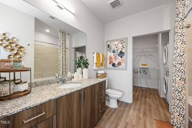 Building Photo - 211 Hammond Center Dr