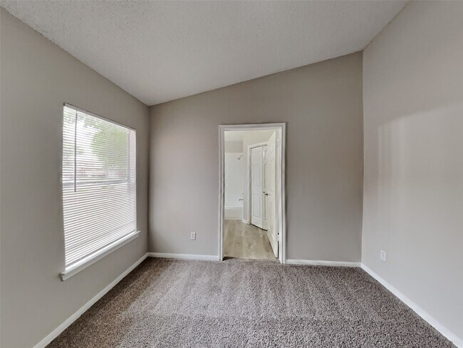 Building Photo - 3115 Kelling St