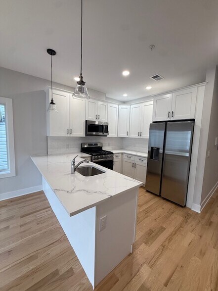 Unit 2 - Kitchen - 6009 Jefferson St