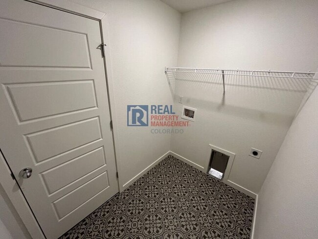 Building Photo - 503 S Rollie Ave C