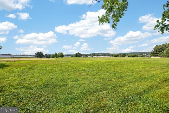 Building Photo - 855 N Pleasantview Rd