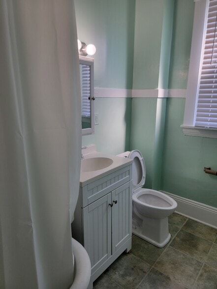 Building Photo - 106 Logan St