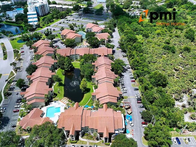 Building Photo - "Charming 2-Bed, 2-Bath Condo Oasis in Kis...