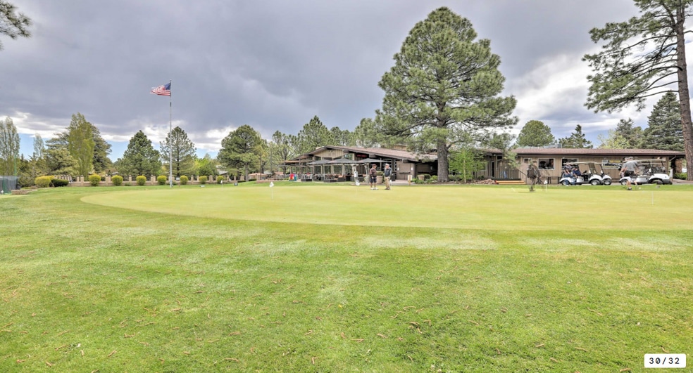 Golf club only a 5 Min walk! - 2665 N Valley View Rd