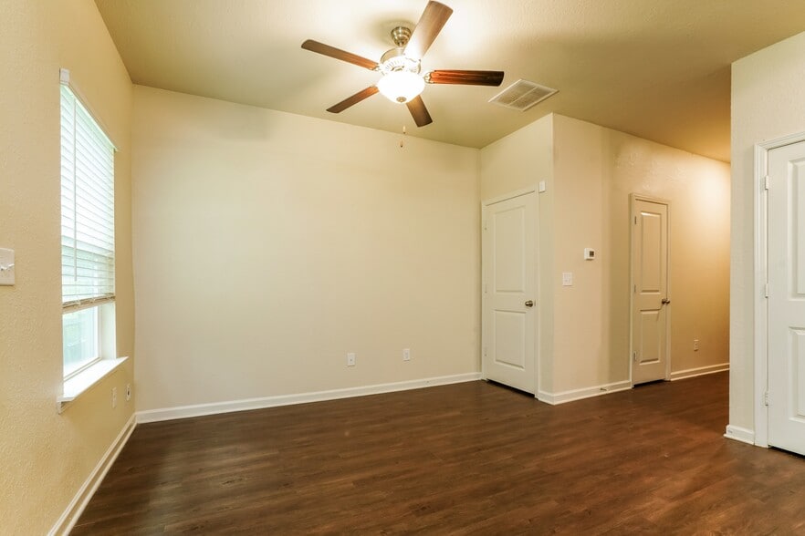 Building Photo - 1408 Canopy Dr