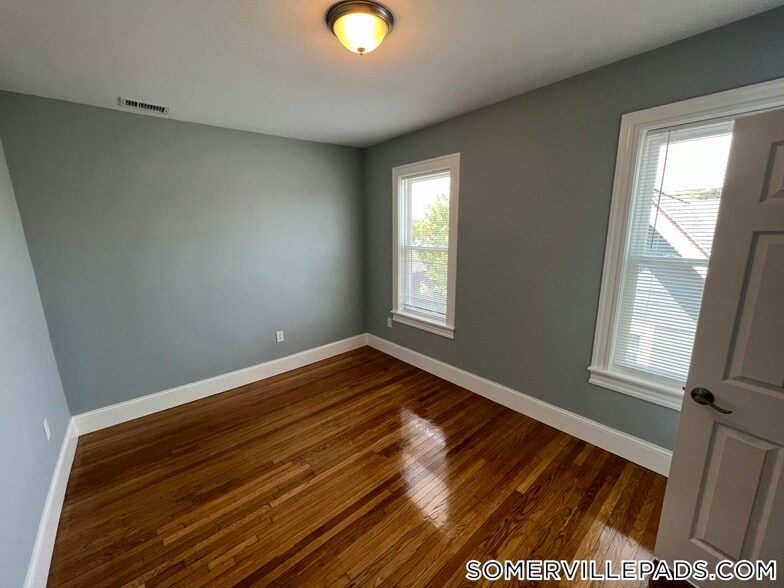 Building Photo - 366 Highland Ave