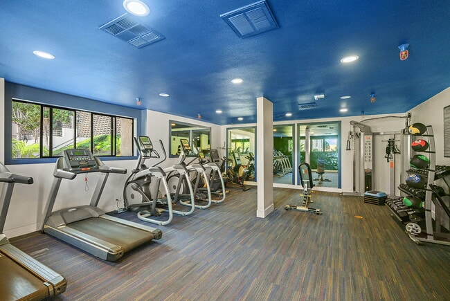 Building Photo - Marbrisa