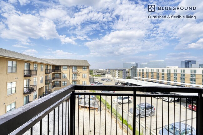 Building Photo - 11601 Century Oaks Terrace