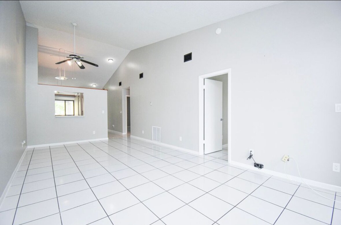 Building Photo - 3100 NW 46th St