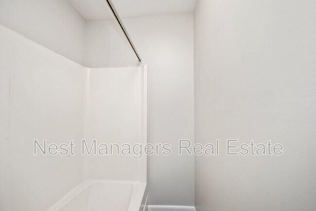 Building Photo - 4305 Rosehill Rd