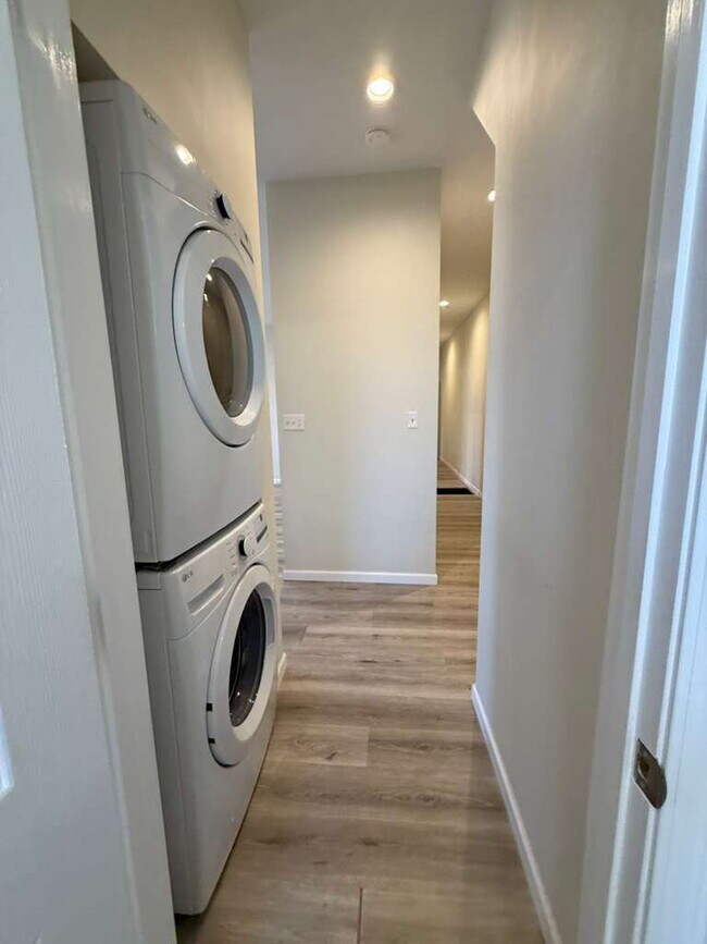 Building Photo - 3215-3217-3217 Nebraska Ave