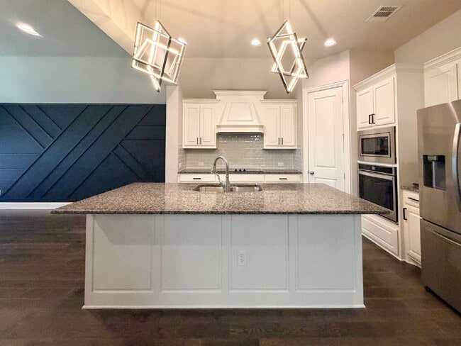 Building Photo - Charming 3-Bed Oasis with 2 Baths and Spacious 2045 Sq Ft Living in Burleson ISD!