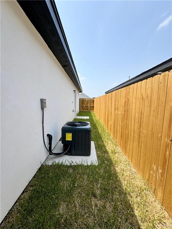 Building Photo - 1308 W Platinum Dr