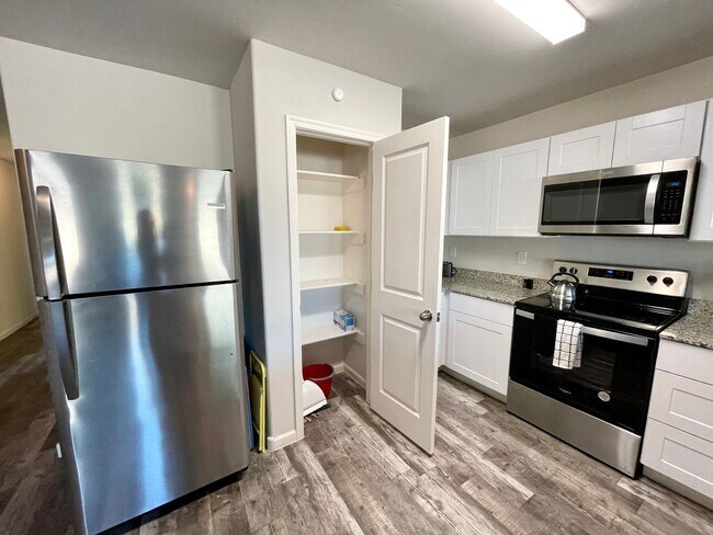 Building Photo - New 4 Bedroom Home in Bullhead City! AVAILABLE FURNISHED OR UNFURNISHED!