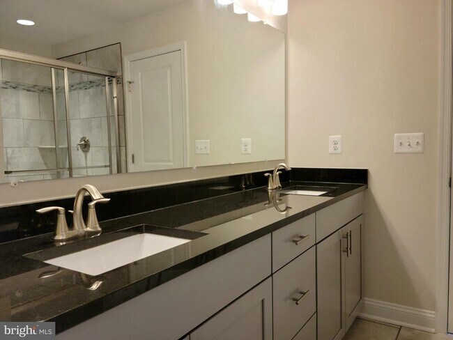 Building Photo - 7111 Tyndale Way