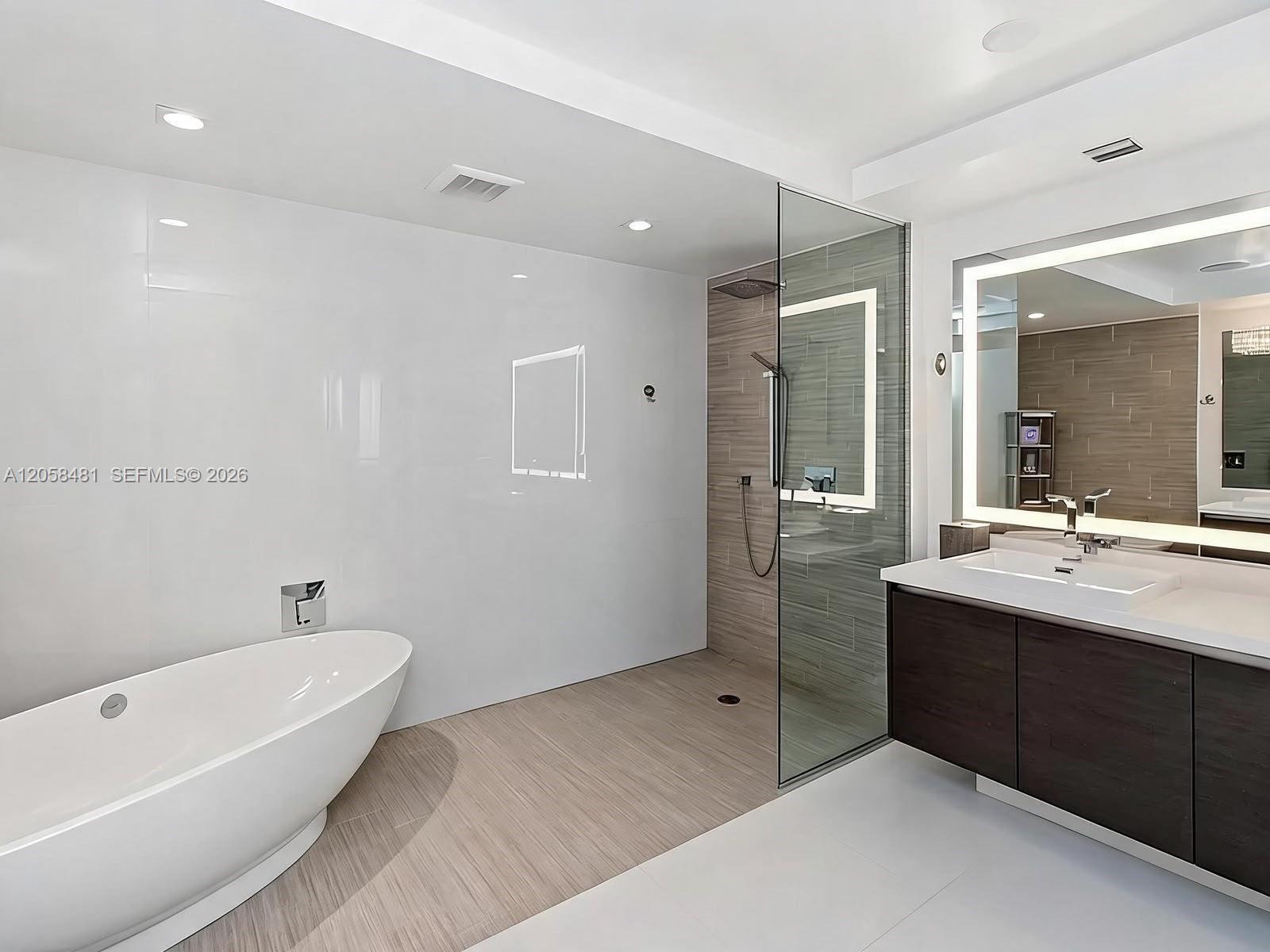 Building Photo - 300 Sunny Isles Blvd