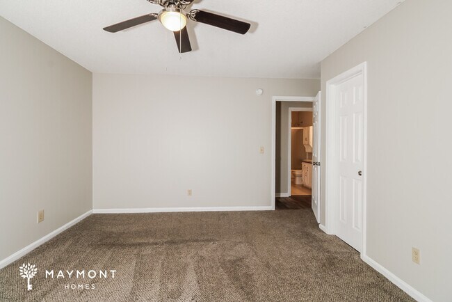 Building Photo - Cozy Three Bedroom