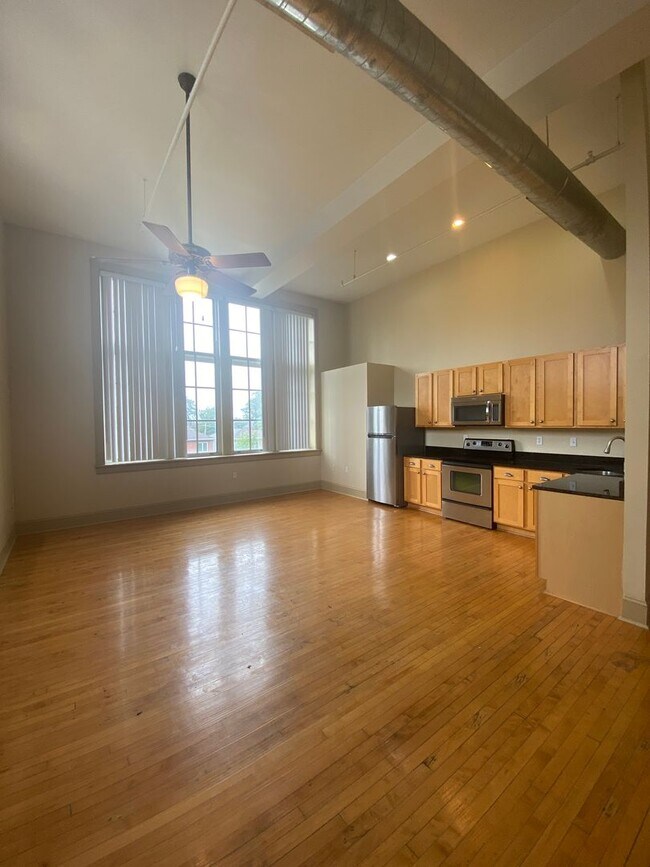 Building Photo - Updated 1 Bed Apt with washer and dryer in...
