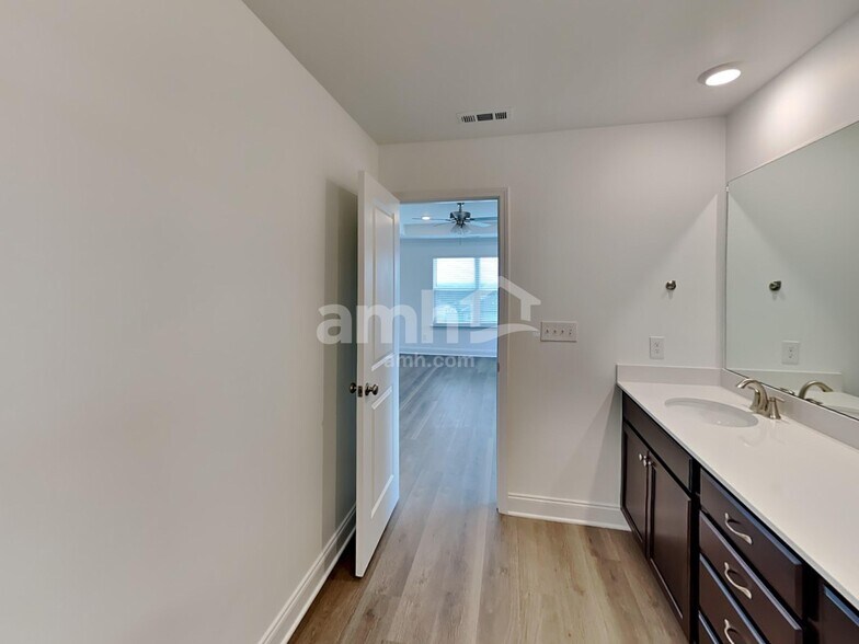 Building Photo - 243 Marin Dr