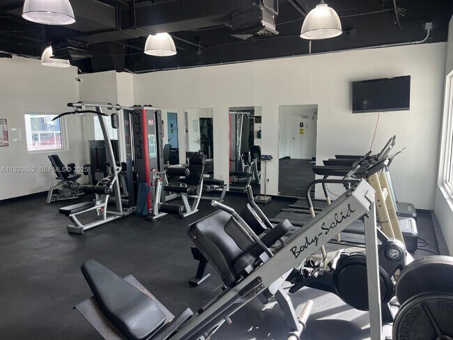 Building Photo - 2751 S Ocean Dr