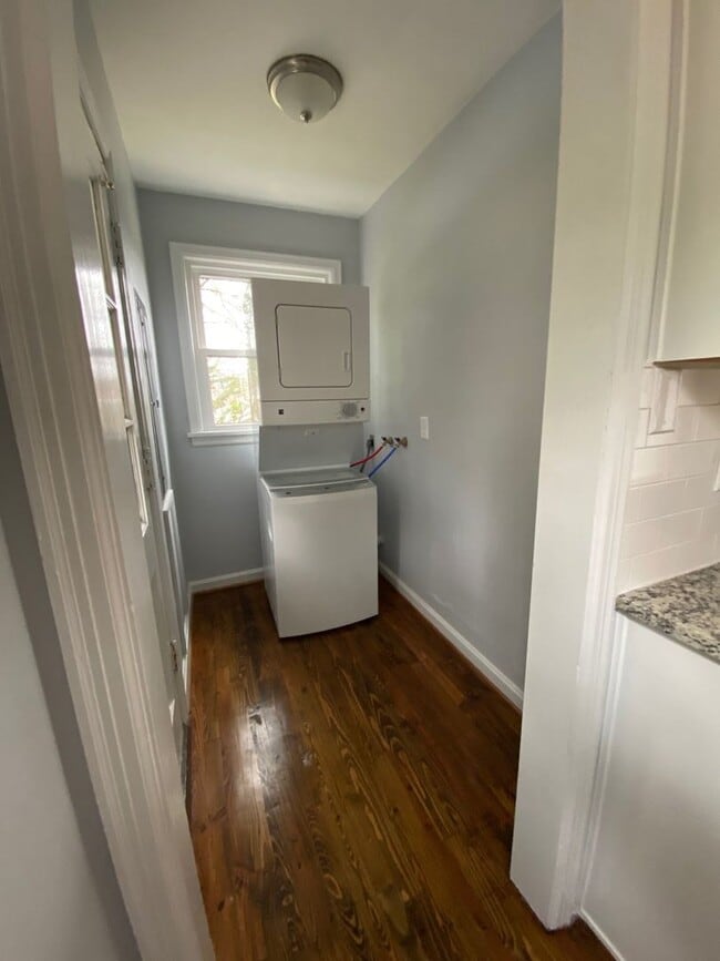 Building Photo - House for Rent