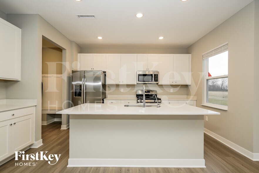 Building Photo - 2356 S Carlota Dr