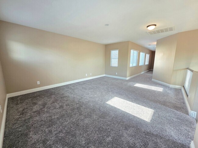 Building Photo - Three-bedroom Single Family