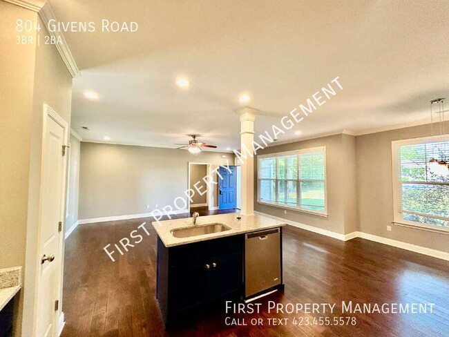 Building Photo - 804 Givens Rd