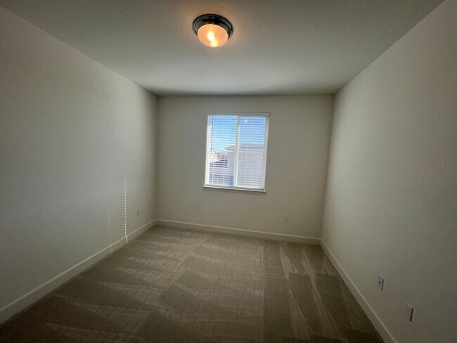 Building Photo - Beautiful Northlake Property Next to Park