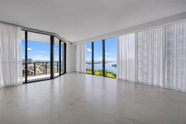 Building Photo - 1000 Biscayne Blvd