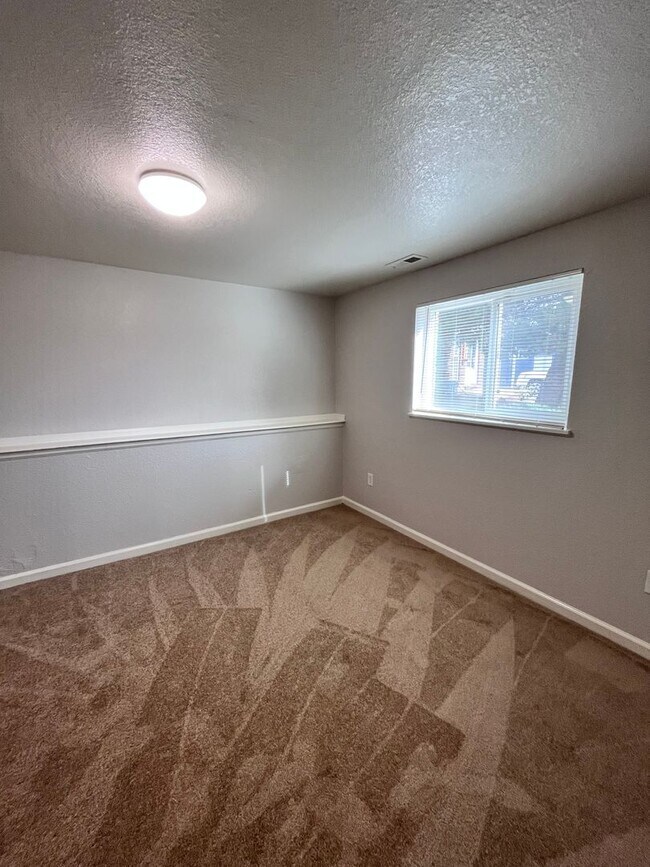 Building Photo - Welcome home to your updated 4-bedroom, 2 ...