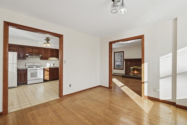 Building Photo - 95 King St