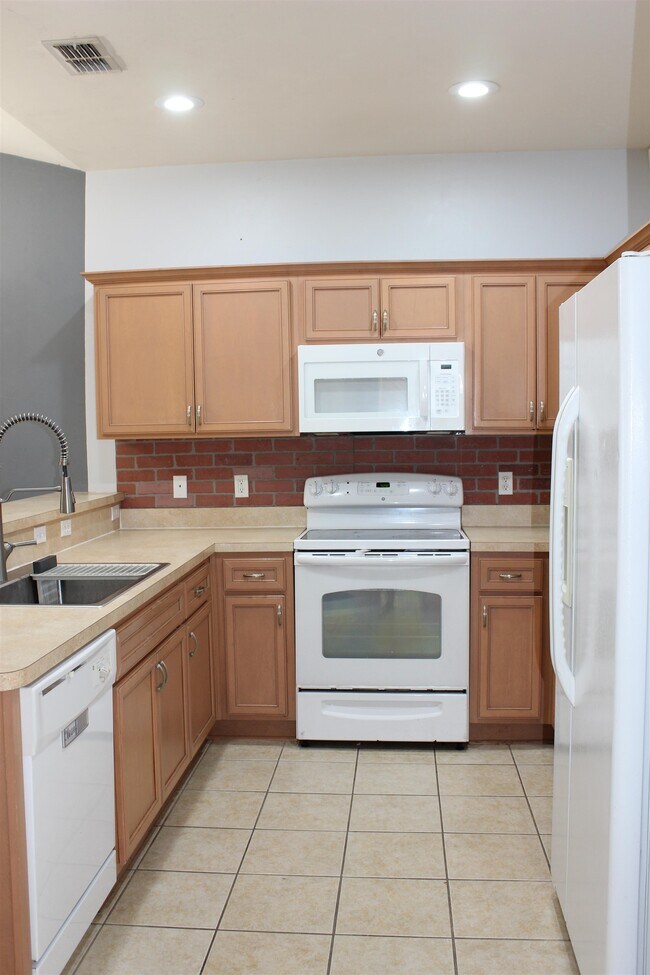 Building Photo - 682 Brooke Hampton Dr