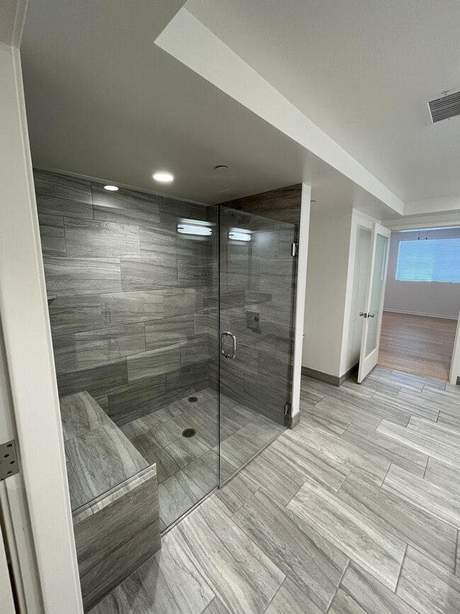 Building Photo - 4240 Laurel Canyon Blvd