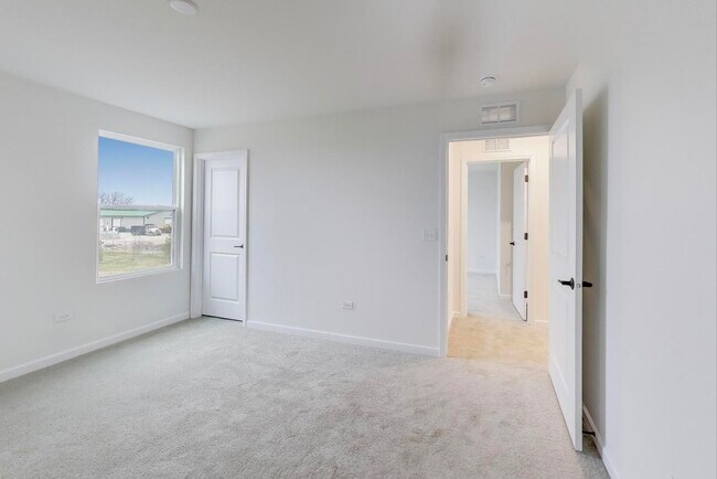 Building Photo - 2240 Bent Grass Wy