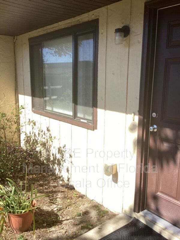 Building Photo - 3650 NE 41st St