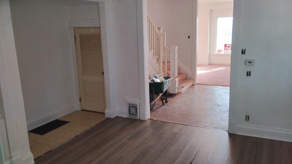 Building Photo - 1626 2nd Ave N