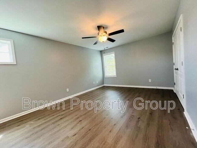 Building Photo - 2165 Stonewash Dr
