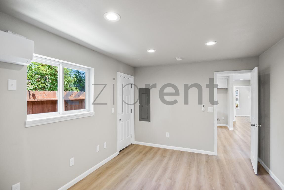 Building Photo - Unit