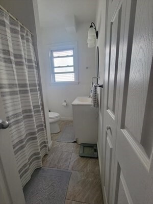 Building Photo - 10 Bellflower St