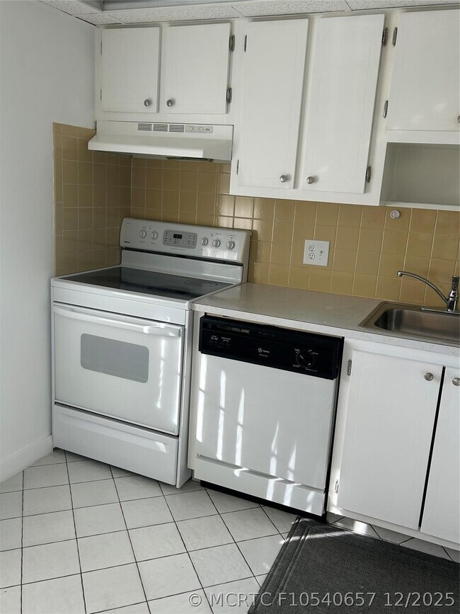 Building Photo - 7807 Golf Cir Dr