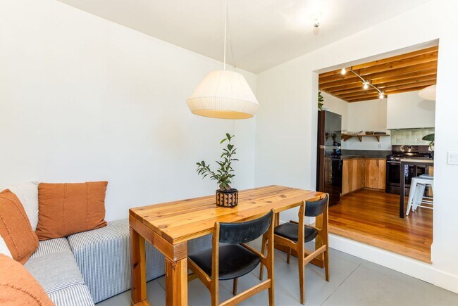 Building Photo - Furnished 2 Bed 2 Bath on Bend's Westside