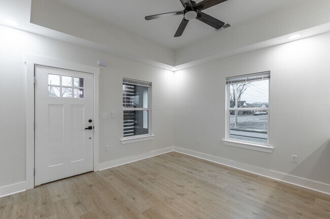 Building Photo - 1124 Garfield St