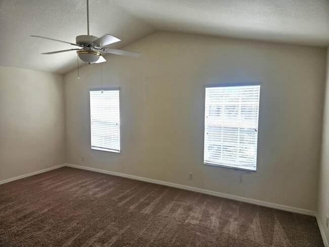 Building Photo - Town House in MillBrooke Ranch