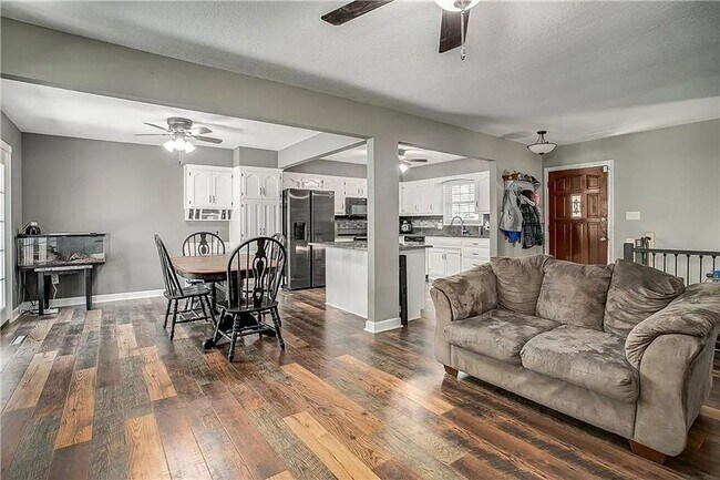 Building Photo - Spacious 3bd/2ba House in Independence, MO!