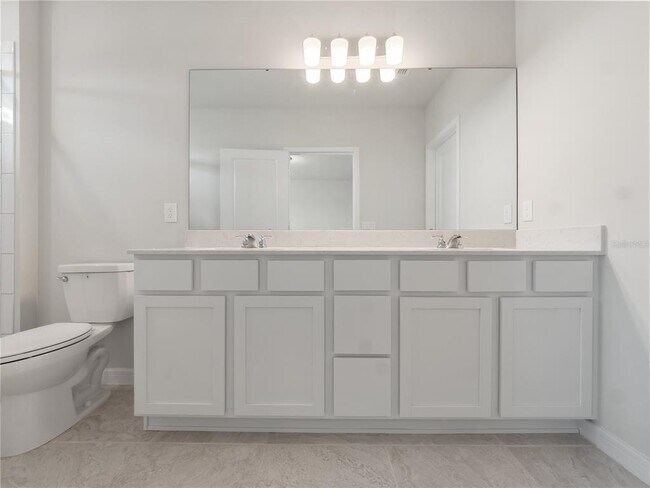 Building Photo - 2214 Lovely Ln