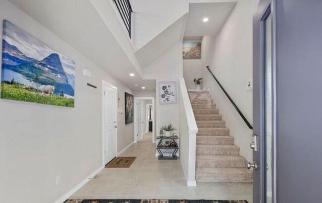 Building Photo - Modern 4-Bed Home in Northshore School District with A/C