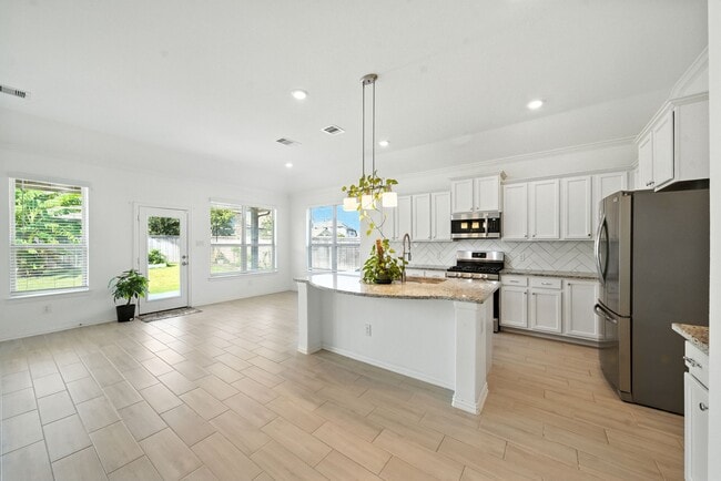 Building Photo - 15011 Old Horseshoe Lake Dr